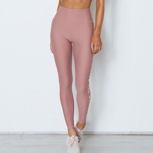 White Fox Boutique Pants - Whit Fox Active Bea Logo Legging White Fox Boutique Pants - Whit Fox Active Bea Logo Legging